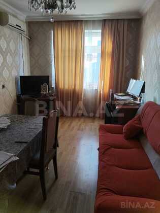 3 otaqlı Köhnə tikili, 8-ci mikrorayon q., Bakı