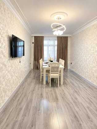 3 otaqlı Köhnə tikili, Neftçilər m., Bakı