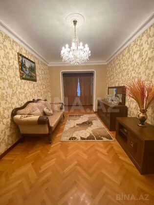 3 otaqlı Köhnə tikili, Nizami m., Bakı