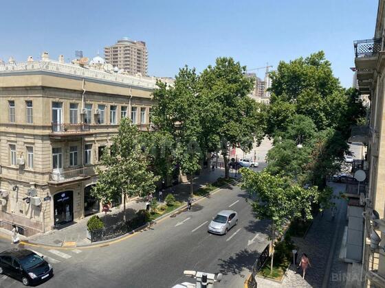 3 otaqlı Köhnə tikili, 28 May m., Bakı