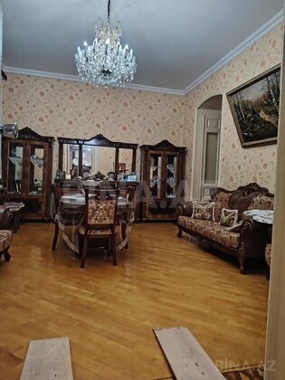 3 otaqlı Köhnə tikili, Nizami m., Bakı