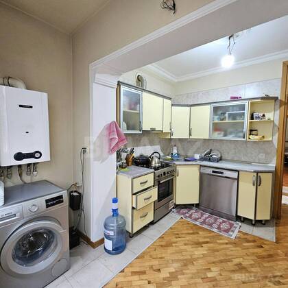 4 otaqlı Köhnə tikili, Nəsimi m., Bakı