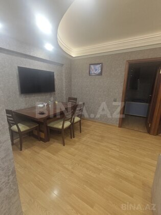 3 otaqlı Köhnə tikili, Şah İsmayıl Xətai m., Bakı