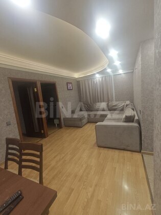 3 otaqlı Köhnə tikili, Şah İsmayıl Xətai m., Bakı