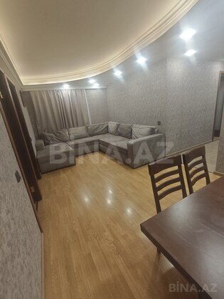 3 otaqlı Köhnə tikili, Şah İsmayıl Xətai m., Bakı