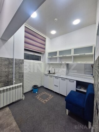 4 otaqlı Köhnə tikili, İnşaatçılar m., Bakı