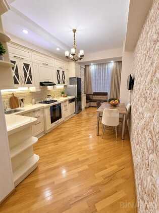 3 otaqlı Yeni tikili, Qara Qarayev m., Bakı