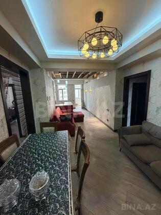4 otaqlı Yeni tikili, Xırdalan