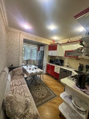 3 otaqlı Köhnə tikili, Memar Əcəmi m., Bakı