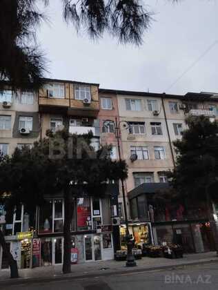 3 otaqlı Köhnə tikili, Memar Əcəmi m., Bakı