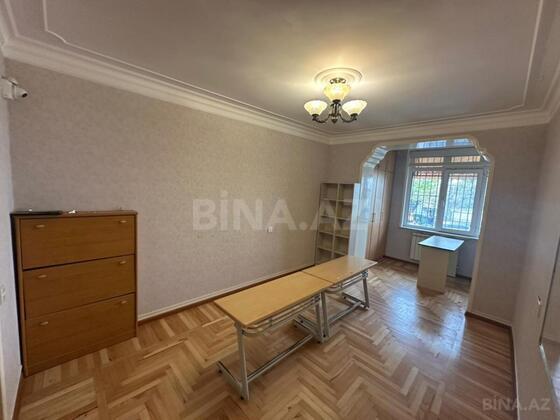 5 otaqlı Köhnə tikili, Qara Qarayev m., Bakı