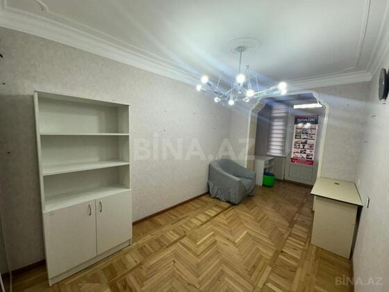 5 otaqlı Köhnə tikili, Qara Qarayev m., Bakı
