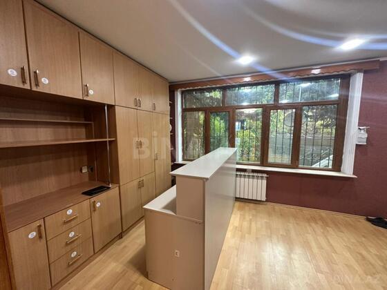 5 otaqlı Köhnə tikili, Qara Qarayev m., Bakı
