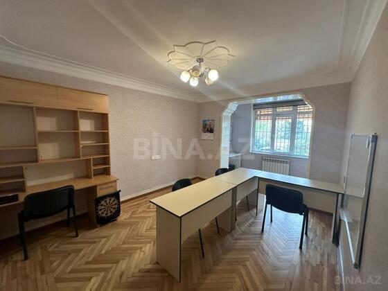 5 otaqlı Köhnə tikili, Qara Qarayev m., Bakı