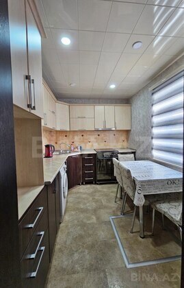 3 otaqlı Köhnə tikili, 28 May m., Bakı