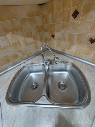 3 otaqlı Köhnə tikili, 28 May m., Bakı