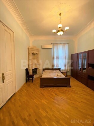 4 otaqlı Köhnə tikili, Sahil m., Bakı