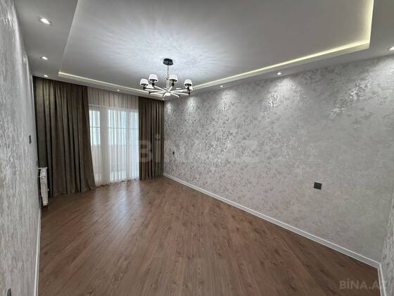 3 otaqlı Köhnə tikili, Koroğlu m., Bakı