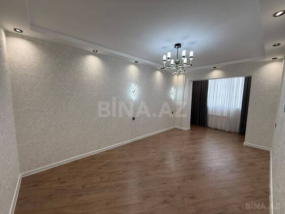 3 otaqlı Köhnə tikili, Koroğlu m., Bakı