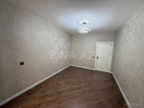 3 otaqlı Köhnə tikili, Koroğlu m., Bakı