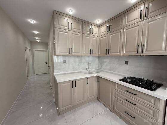 3 otaqlı Köhnə tikili, Koroğlu m., Bakı