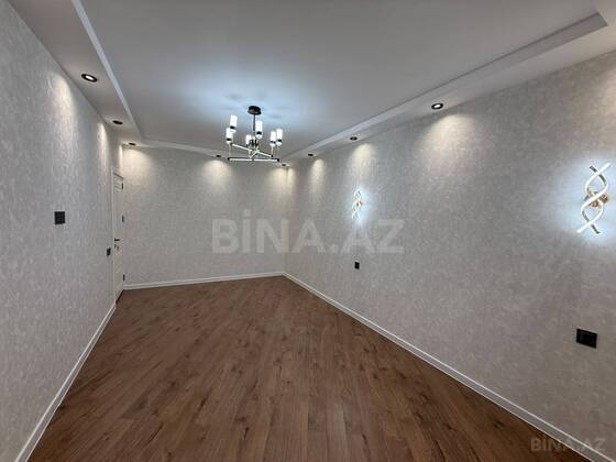 3 otaqlı Köhnə tikili, Koroğlu m., Bakı