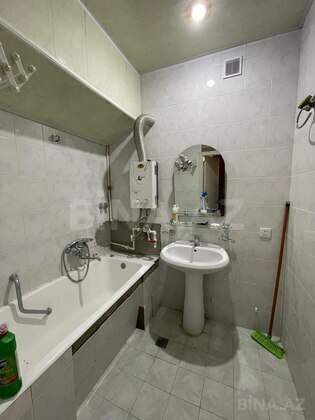 2 otaqlı Köhnə tikili, Elmlər Akademiyası m., Bakı