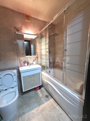 3 otaqlı Köhnə tikili, Bakıxanov q., Bakı