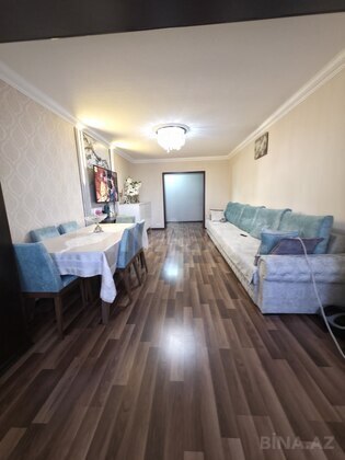 3 otaqlı Köhnə tikili, Bakıxanov q., Bakı