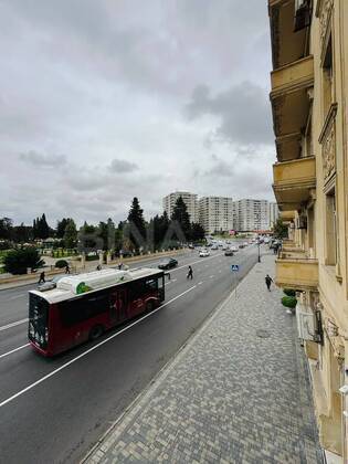 3 otaqlı Köhnə tikili, Bakıxanov q., Bakı