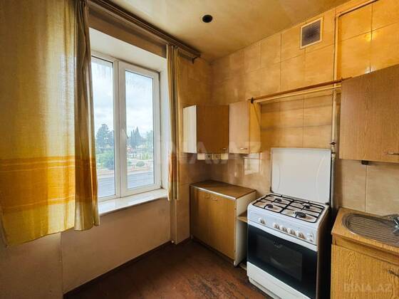 3 otaqlı Köhnə tikili, Bakıxanov q., Bakı