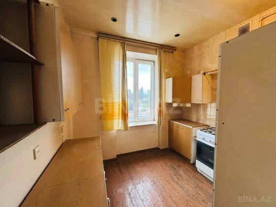 3 otaqlı Köhnə tikili, Bakıxanov q., Bakı