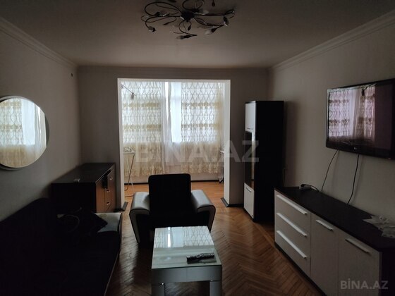 2 otaqlı Köhnə tikili, Şah İsmayıl Xətai m., Bakı