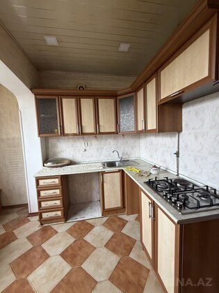 5 otaqlı Köhnə tikili, Xalqlar Dostluğu m., Bakı