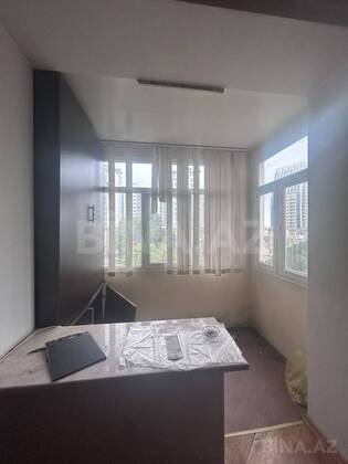 3 otaqlı Köhnə tikili, Elmlər Akademiyası m., Bakı
