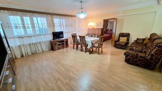 2 otaqlı Köhnə tikili, Şah İsmayıl Xətai m., Bakı