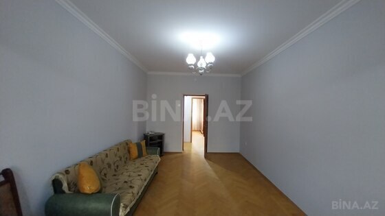 3 otaqlı Köhnə tikili, Nizami m., Bakı