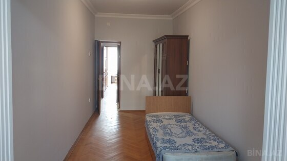 3 otaqlı Köhnə tikili, Nizami m., Bakı