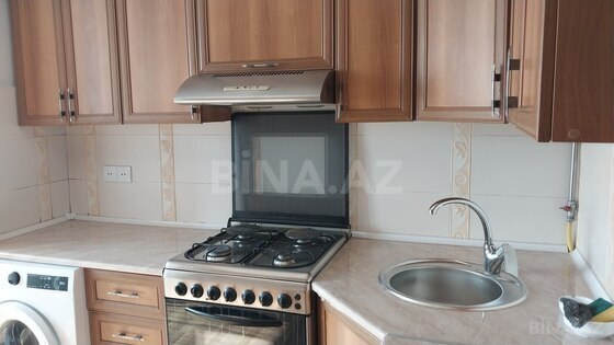 3 otaqlı Köhnə tikili, Nizami m., Bakı