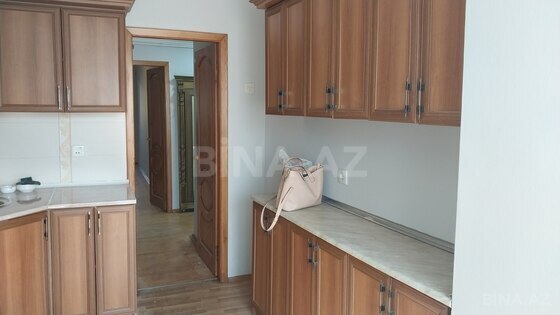 3 otaqlı Köhnə tikili, Nizami m., Bakı