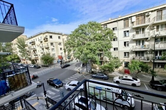 3 otaqlı Köhnə tikili, 28 May m., Bakı