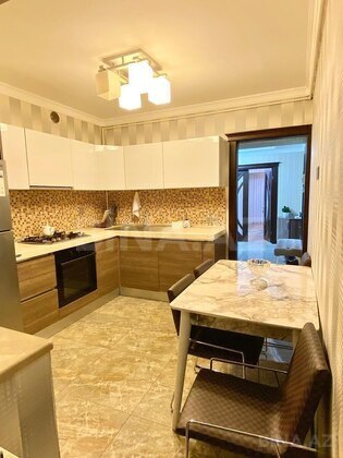 3 otaqlı Köhnə tikili, Elmlər Akademiyası m., Bakı