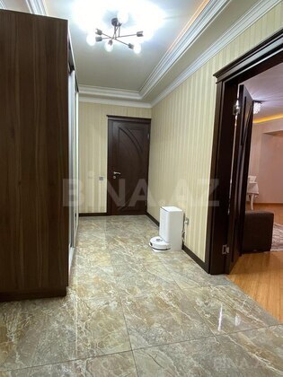 3 otaqlı Köhnə tikili, Elmlər Akademiyası m., Bakı