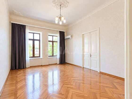3 otaqlı Köhnə tikili, 28 May m., Bakı