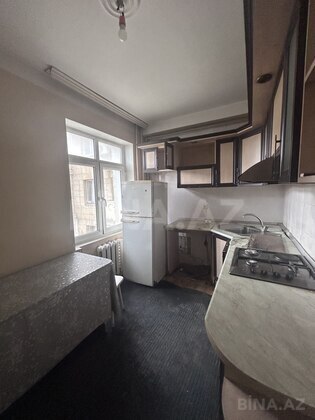 3 otaqlı Köhnə tikili, Elmlər Akademiyası m., Bakı