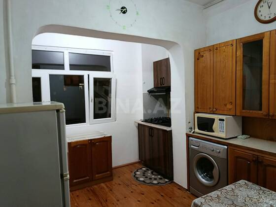 3 otaqlı Köhnə tikili, Xalqlar Dostluğu m., Bakı