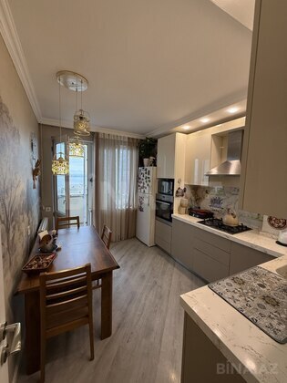 3 otaqlı Köhnə tikili, Bayıl q., Bakı