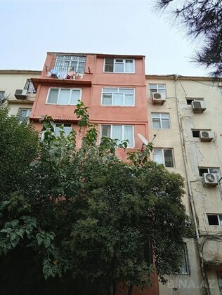 3 otaqlı Köhnə tikili, Xalqlar Dostluğu m., Bakı
