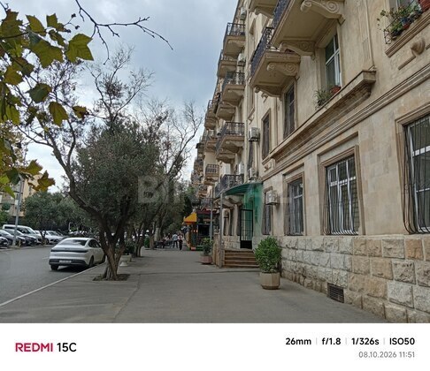 2 otaqlı Köhnə tikili, Elmlər Akademiyası m., Bakı