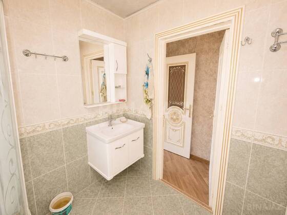 3 otaqlı Köhnə tikili, Bakıxanov q., Bakı